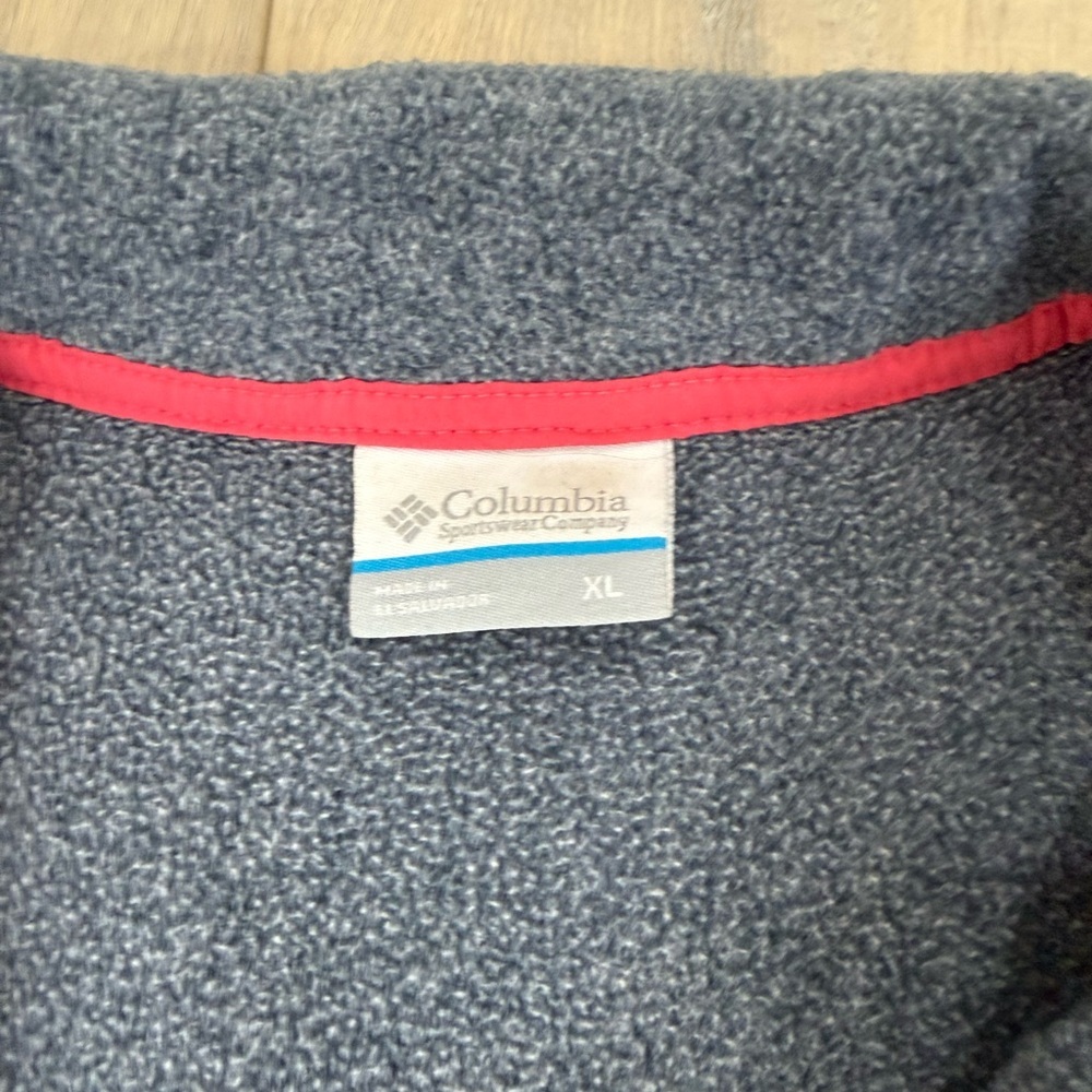 Columbia Woman’s Gray Fleece Vest with Pink Trim - Picture 4 of 4
